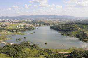 O principal manancial de Jundiaí é o Rio Jundiaí-Mirim, que chega até a Represa do Parque da Cidade